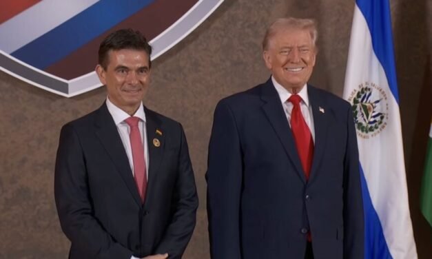 RODRIGO PAZ LLEGA A LA CUMBRE CONVOCADA POR TRUMP EN MIAMI