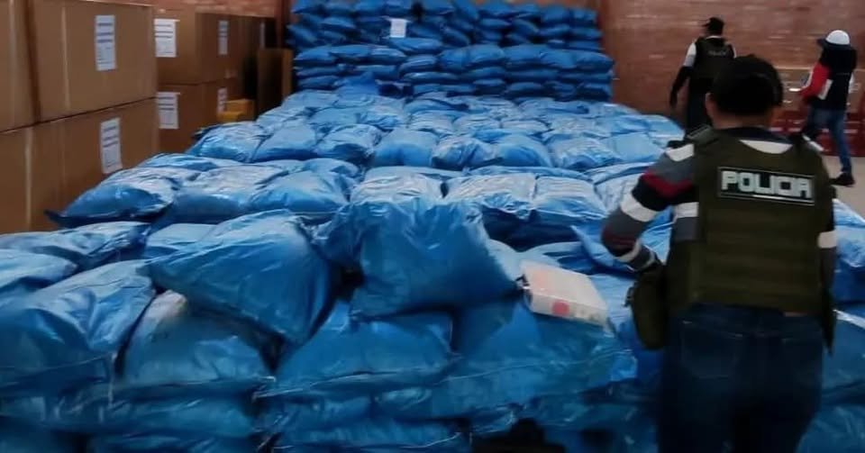 FISCALÍA REPORTA DECOMISO DE PRECURSORES QUÍMICOS EN GALPONES DE ADUANA EN ORURO