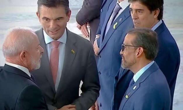 EVO ACUSA A PAZ DE LLEVAR A CAMACHO ANTE LULA Y LO VINCULA CON TRUMP