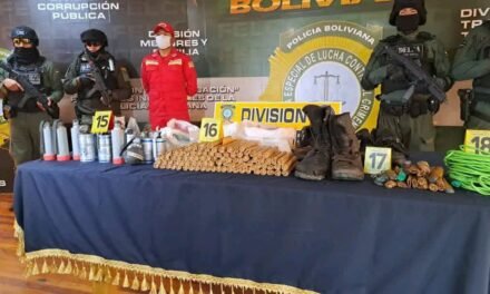 LA PAZ: 36 APREHENDIDOS CON ARMAS Y EXPLOSIVOS EN OPERATIVO POLICIAL