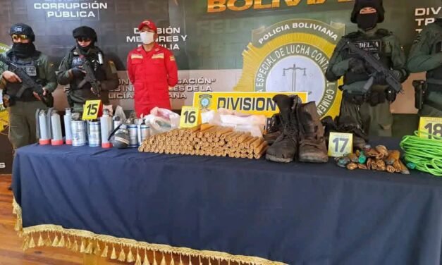 LA PAZ: 36 APREHENDIDOS CON ARMAS Y EXPLOSIVOS EN OPERATIVO POLICIAL