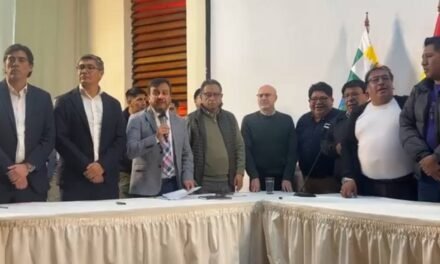 GOBIERNO Y CHOFERES ACUERDAN CONTROL DE COMBUSTIBLE Y RESARCIMIENTO