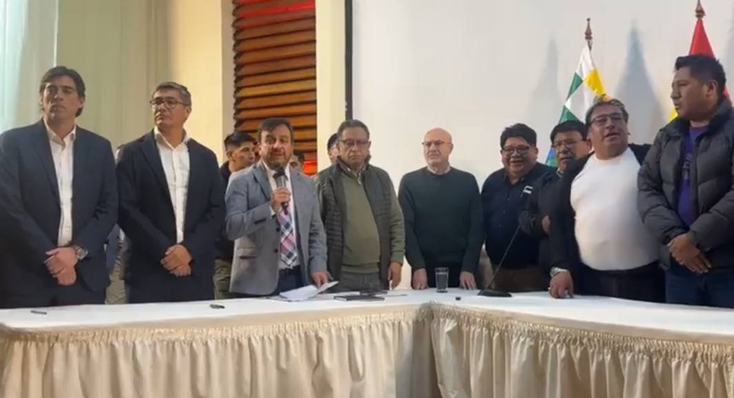 GOBIERNO Y CHOFERES ACUERDAN CONTROL DE COMBUSTIBLE Y RESARCIMIENTO