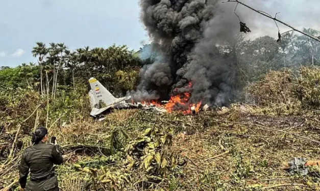 AVIÓN HÉRCULES SE ESTRELLA EN COLOMBIA Y DEJA 68 FALLECIDOS