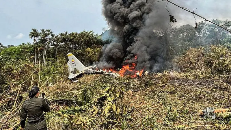 AVIÓN HÉRCULES SE ESTRELLA EN COLOMBIA Y DEJA 68 FALLECIDOS