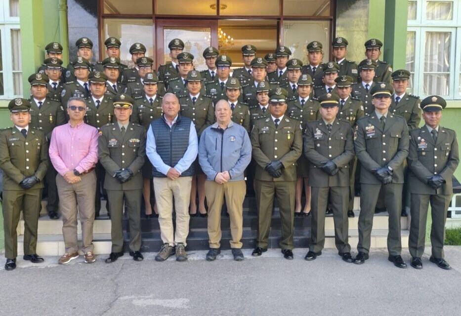 EE. UU. Y COLOMBIA CAPACITAN A LA POLICÍA BOLIVIANA EN SEGURIDAD