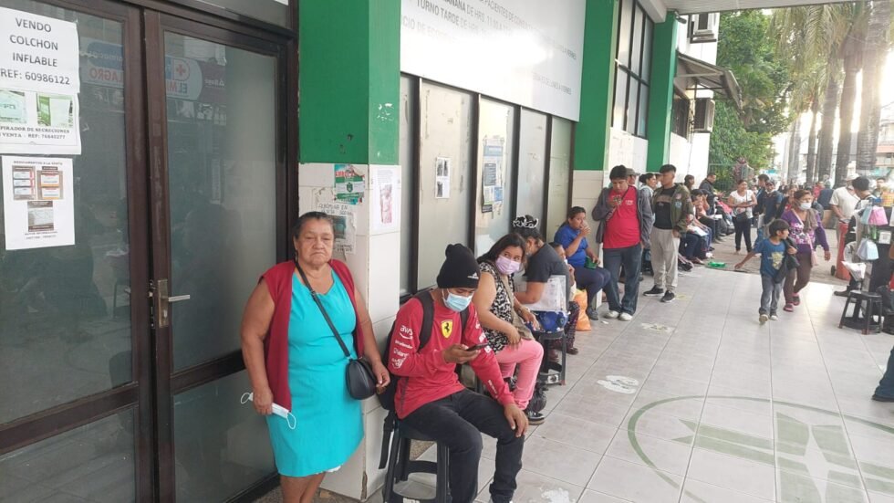 SECTOR SALUD ACATA PARO DE 24 HORAS EXIGIENDO PAGO DE SALARIOS