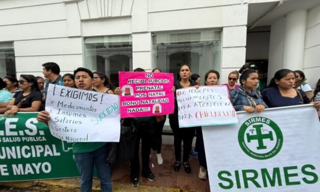 SECTOR SALUD PROTESTA Y EXPONE CRISIS ESTRUCTURAL EN SANTA CRUZ