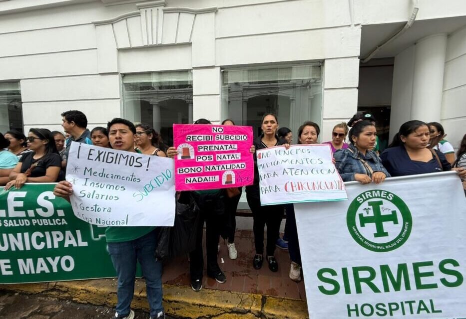 SECTOR SALUD PROTESTA Y EXPONE CRISIS ESTRUCTURAL EN SANTA CRUZ