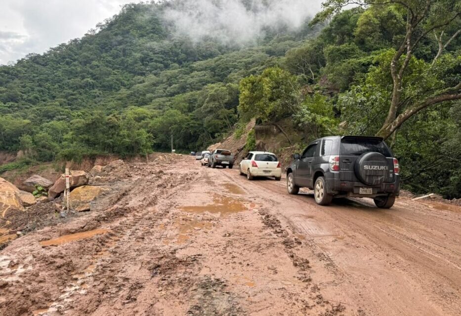 ABC REPORTA CARRETERAS TRANSITABLES CON PRECAUCIÓN EN EL PAÍS