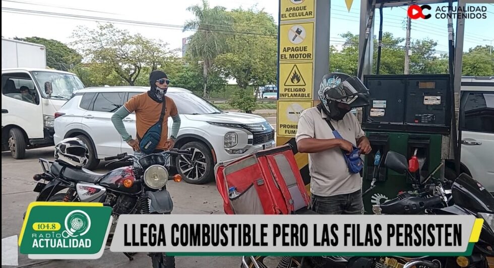 CONDUCTORES ESPERAN HORAS PARA CARGAR GASOLINA EN LOS SURTIDORES