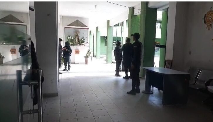 AMENAZAS DE ATENTADO OBLIGAN A REFORZAR SEGURIDAD EN EL COMANDO POLICIAL DE SANTA CRUZ