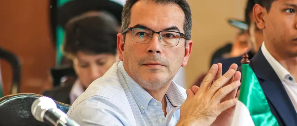 AGUILERA ASUMIRÁ LA GOBERNACIÓN, PERO SE AUSENTARÁ DOS DÍAS