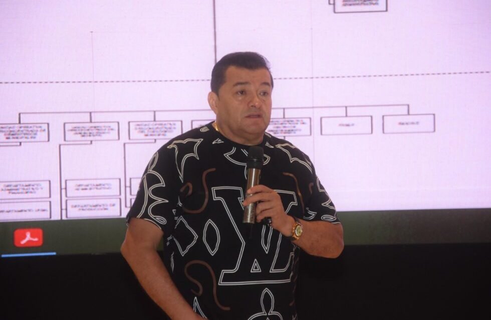 JHONNY FERNÁNDEZ ASEGURA ENTREGA DE INFORMACIÓN NOTARIADA AL ALCALDE ENTRANTE