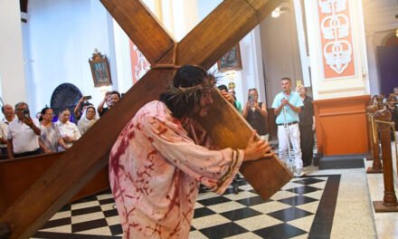 VIERNES SANTO: CIENTOS DE FIELES PARTICIPAN EN LA MEDITACIÓN DE LAS SIETE PALABRAS