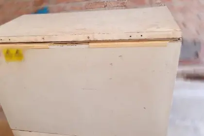 DOS NIÑOS FUERON ENCONTRADOS MUERTOS DENTRO DE UN REFRIGERADOR