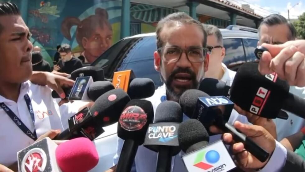 CAMACHO LLAMA A PRIORIZAR DESARROLLO EN SANTA CRUZ