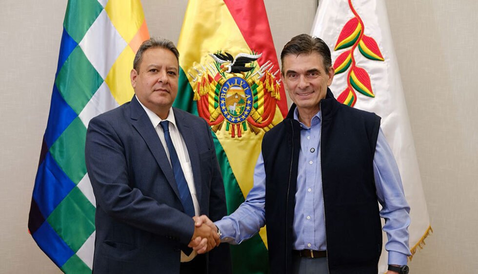 GOBIERNO POSESIONA A SEBASTIÁN DAROCA COMO NUEVO PRESIDENTE INTERINO DE YPFB