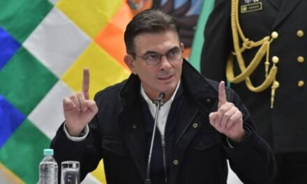 PAZ APUNTA A MAFIAS POR CRISIS DE GASOLINA