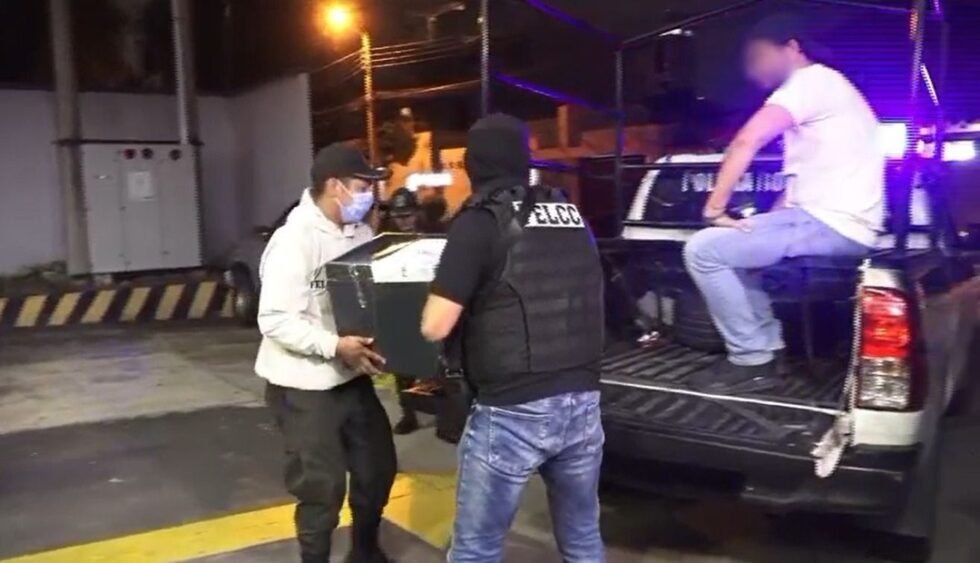 ROBAN CAJA FUERTE EN EQUIPETROL Y LA ABANDONAN EN UN SURTIDOR