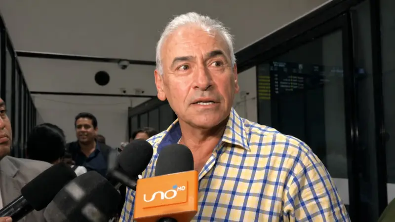 EXMINISTRO “CHELELO” AÑEZ VUELVE A BOLIVIA TRAS 17 AÑOS DE EXILIO EN EE.UU.