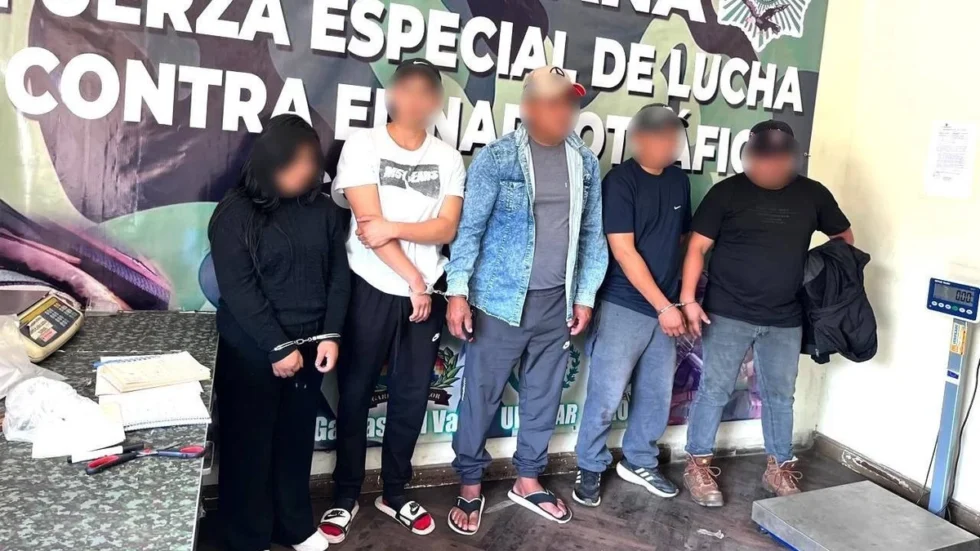FELCN INCAUTA 201 PAQUETES DE DROGA EN COCHABAMBA