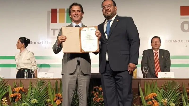 CON CREDENCIAL EN MANO, SAAVEDRA PROMETE RENOVACIÓN EN EL MUNICIPIO