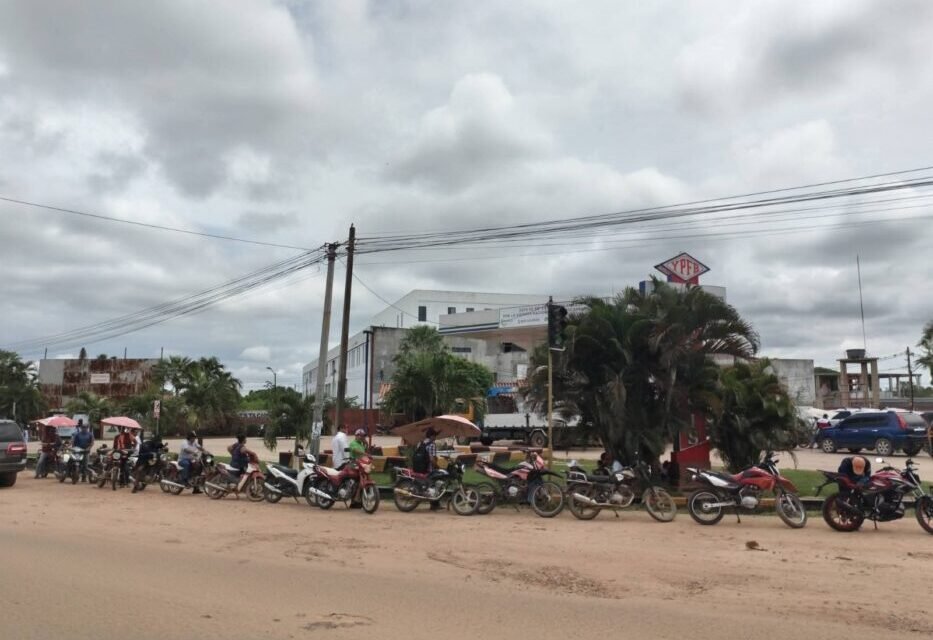CRISIS DE COMBUSTIBLE EN TRINIDAD GENERA FILAS Y RECLAMOS POR CALIDAD DEL CARBURANTE