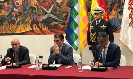 GOBIERNO LANZA DECRETO 5600 PARA SUPRIMIR 161 DECRETOS Y TRANSPARENTAR CONTRATACIONES