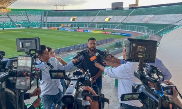 ILUMINACION LISTAS EN EL TAHUICHI PARA EL PARTIDO DE BLOOMING Y RIVER