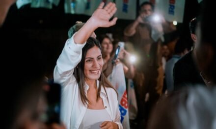 MARÍA RENÉ ÁLVAREZ ASUME LA PRESIDENCIA DE LA ALD CRUCEÑA PARA 2026–2027