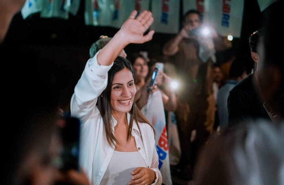 MARÍA RENÉ ÁLVAREZ ASUME LA PRESIDENCIA DE LA ALD CRUCEÑA PARA 2026–2027