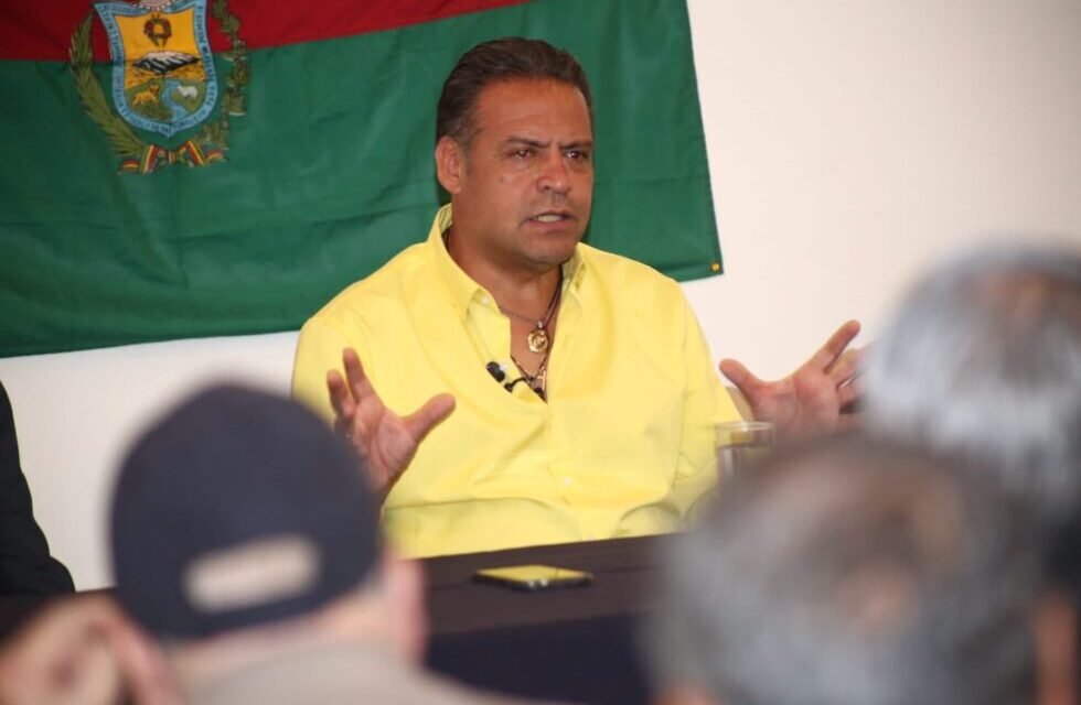 REVILLA NO DESCARTA SEGUNDA VUELTA Y CRITICA “TAXIPARTIDOS” EN LA PAZ