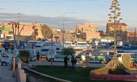 PARO EN ORURO POR “GASOLINA BASURA” PARALIZA RUTAS Y AFECTA VARIAS CIUDADES