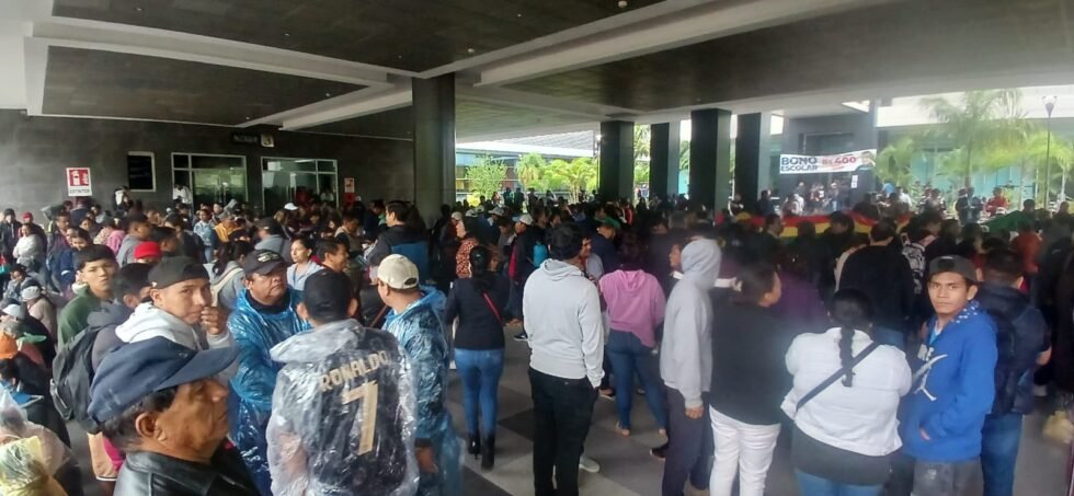 CONFLICTO POR EL MUTUALISTA DESATÓ EN LA TOMA EN LA QUINTA MUNICIPAL