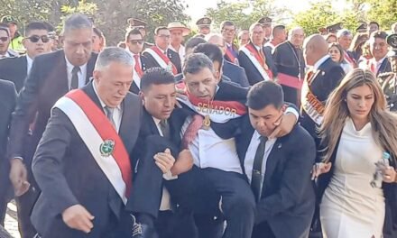 DIEGO ÁVILA SE DESCOMPENSÓ DURANTE ACTO OFICIAL POR EL ANIVERSARIO DE TARIJA