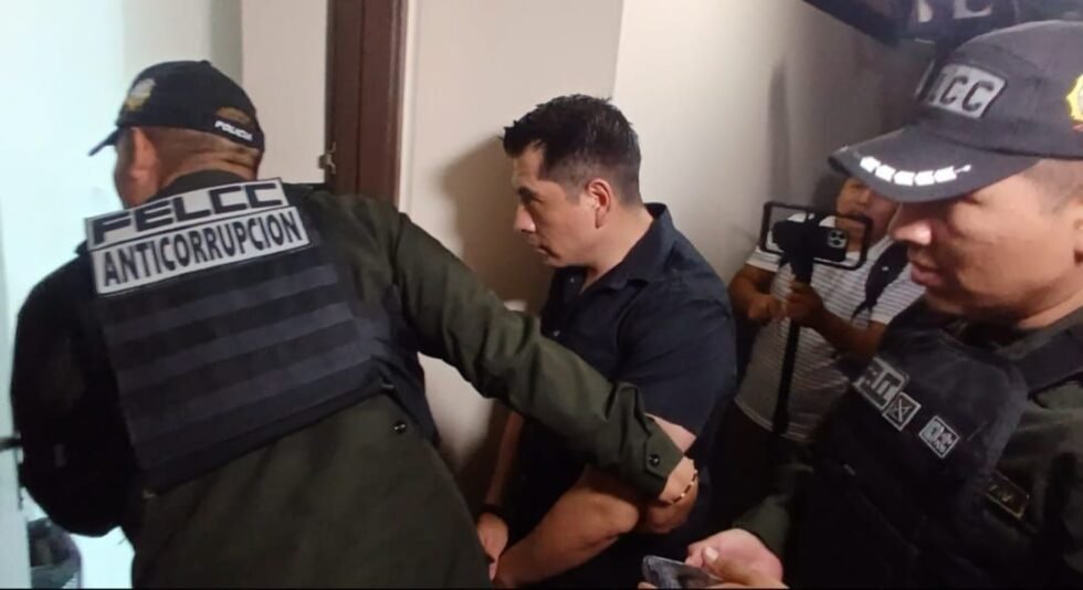 FISCALÍA INVESTIGA PRESUNTO SOBORNO POR SALIDA DE AERONAVES EN CASO «MALETAS»