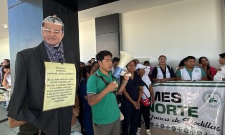 SECTOR SALUD PROTESTA POR SUELDOS IMPAGOS Y EXIGE RESPUESTAS AL GOBIERNO MUNICIPAL
