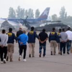 12 BOLIVIANOS ENTRE LOS EXPULSADOS EN PRIMER VUELO MIGRATORIO DESDE CHILE