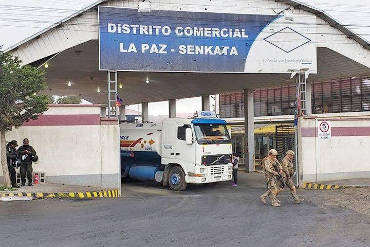 YPFB FRENA INGRESO DE DIÉSEL ADULTERADO EN SENKATA Y APREHENDEN A CONDUCTOR