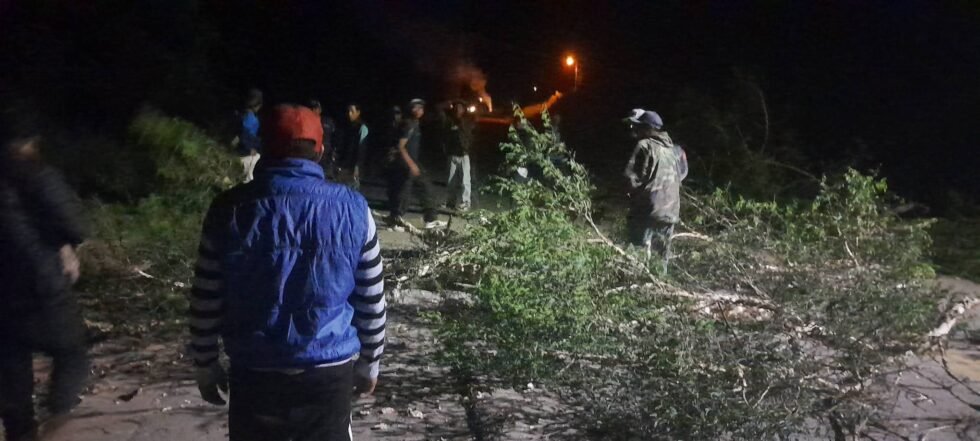 CONFLICTO EN TERRITORIO INDÍGENA DERIVA EN BLOQUEO DE LA RUTA 9