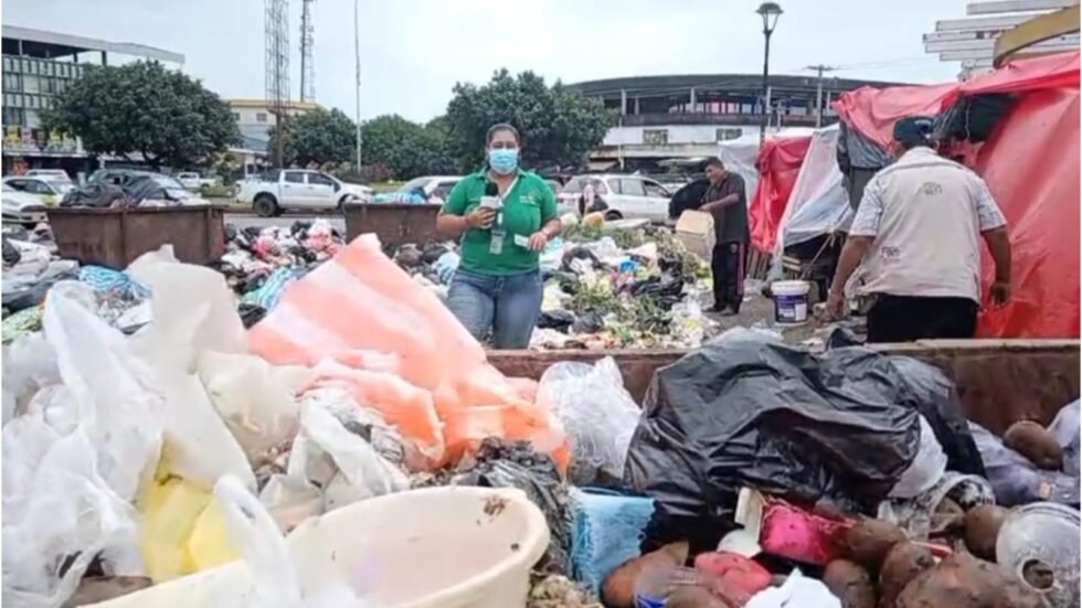 SANTA CRUZ COLAPSA POR BASURA TRAS SUSPENSIÓN DEL SERVICIO DE ASEO URBANO