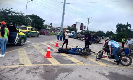 TRÁNSITO REALIZA SIMULACRO DE ACCIDENTE PARA PROMOVER EL USO DEL CASCO EN MOTOCICLISTAS