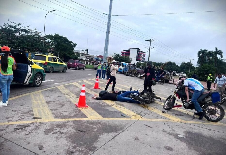 TRÁNSITO REALIZA SIMULACRO DE ACCIDENTE PARA PROMOVER EL USO DEL CASCO EN MOTOCICLISTAS
