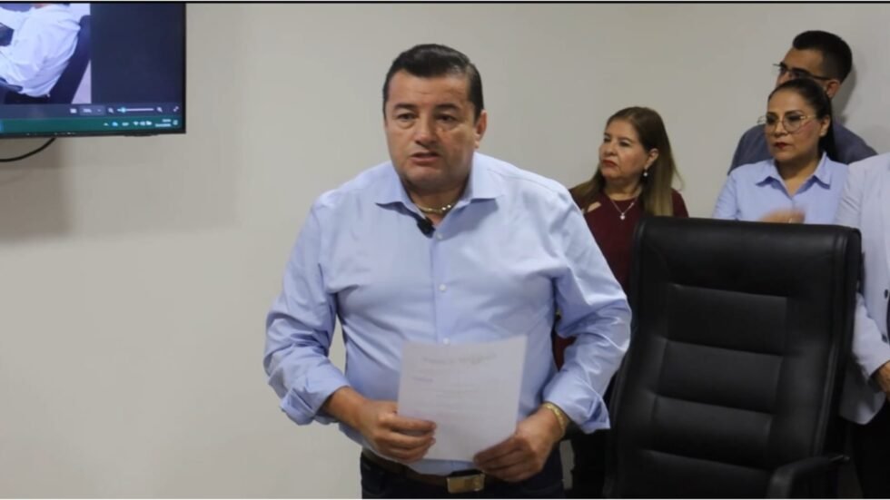 ALCALDE CUESTIONA CRÍTICAS POR LA TRANSICIÓN: “SI LO QUIEREN HACER POLÍTICO, ALLÁ ELLOS”