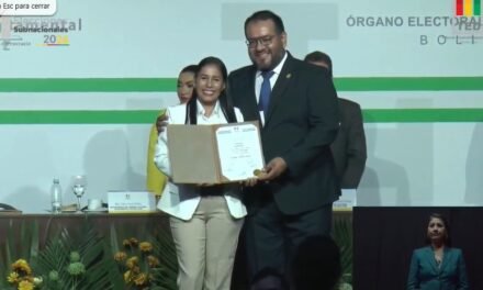 TED SANTA CRUZ ENTREGA MÁS DE 800 CREDENCIALES A AUTORIDADES ELECTAS