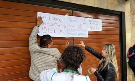 SECTOR SALUD CUMPLE TERCER DÍA DE PARO Y REALIZA MITIN EN CASA DEL ALCALDE