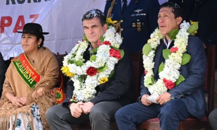 GRITOS Y ABUCHEOS MARCAN VISITA DE PAZ A ACHACACHI POR CRISIS DE GASOLINA