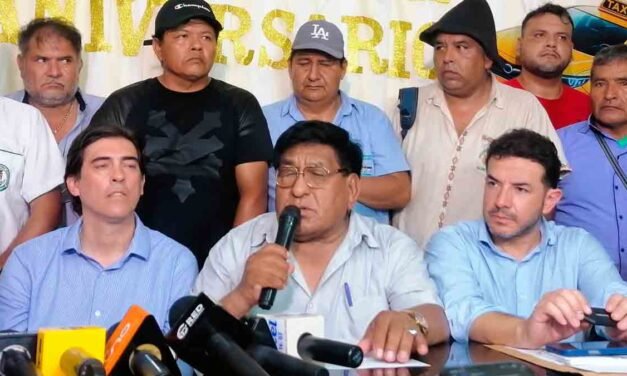 GOBIERNO Y TRANSPORTISTAS FIRMAN ACUERDO Y SUSPENDEN PARO EN SANTA CRUZ