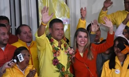 TSE CONFIRMA PROCLAMACIÓN DE REVILLA TRAS RETIRO DE NGP DEL BALOTAJE